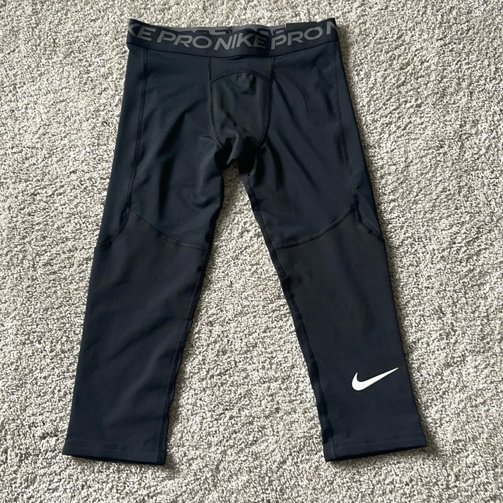 NWT. Nike Pro Black Dr-Fit, Tight Fit Training Pants. L